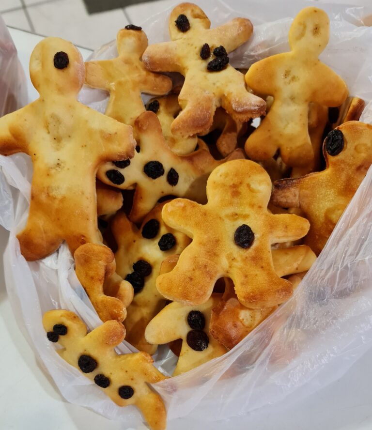 Auch in diesem Jahr gab es Martinsmännchen vom Kindergarten Wirbelwind 